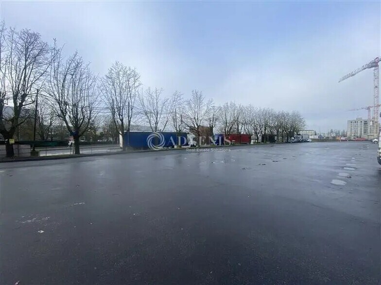 Industriel dans Orly à louer - Photo du bâtiment - Image 3 de 12