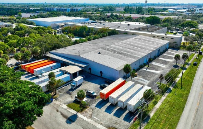 Plus de détails pour 198 Lock Rd, Deerfield Beach, FL - Industriel à louer