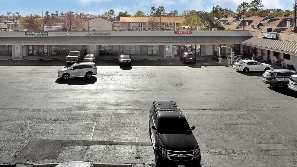 4620-4658 FM 1960 Rd W, Houston, TX for lease - Building Photo - Image 3 of 6