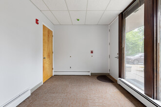 124 Main St, Huntington, NY for lease Interior Photo- Image 2 of 12