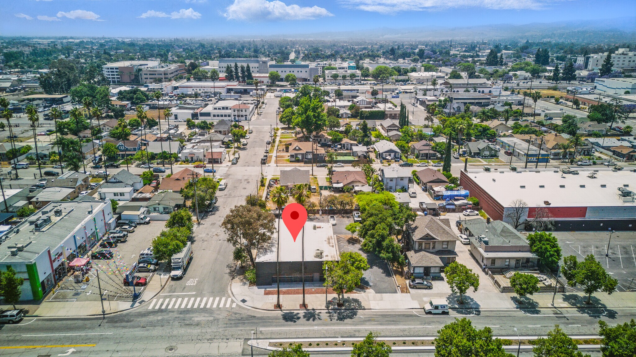 390 E Holt Ave, Pomona, CA à vendre Photo du bâtiment- Image 1 de 1