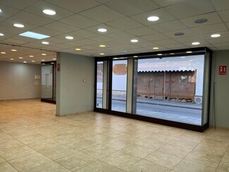 Plus de détails pour Multi-résidentiel à vendre