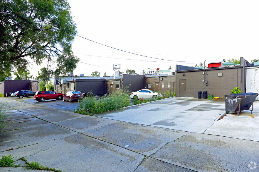 32364-32376 Woodward Ave, Royal Oak, MI à louer - Photo du bâtiment - Image 3 de 10