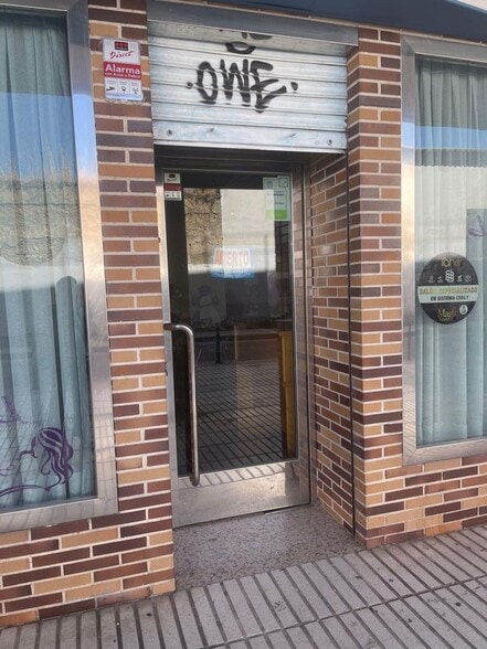 Commerce de détail dans Fuenlabrada, Madrid à louer - Photo du bâtiment - Image 2 de 4