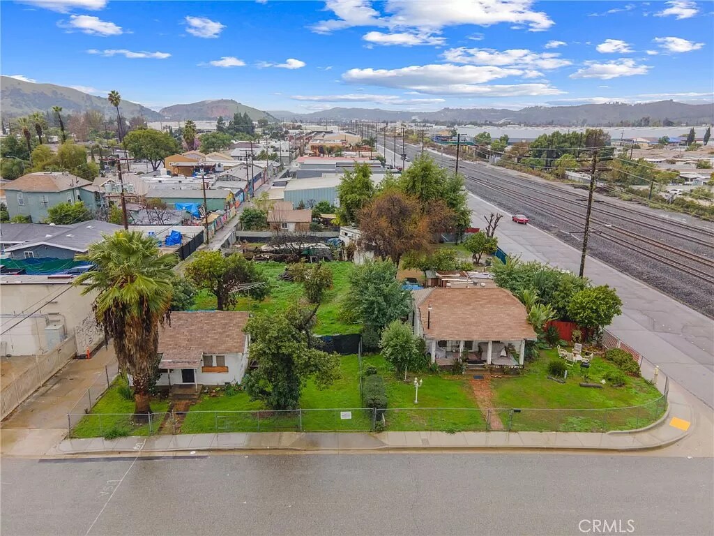 115 S Myrtle Ave, Pomona, CA à vendre Photo du bâtiment- Image 1 de 6