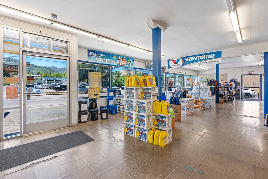 375 S Main St, Ukiah, CA à vendre - Photo intérieure - Image 2 de 12