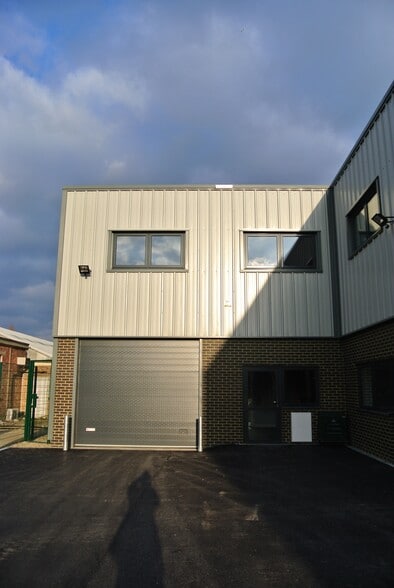 Central Ave, West Molesey for lease - Building Photo - Image 1 of 6