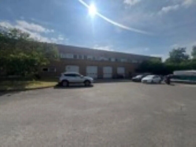 Industriel dans Éragny à louer - Photo du bâtiment - Image 2 de 11