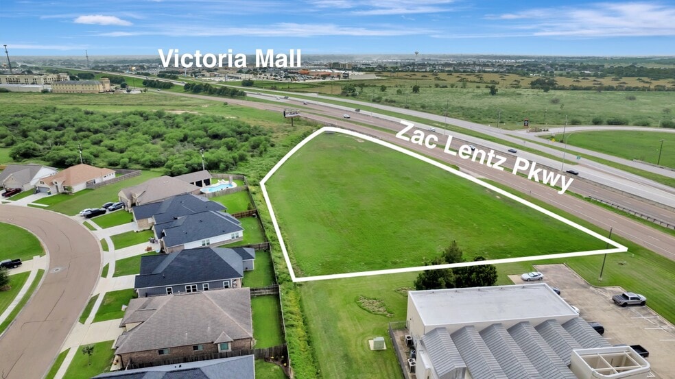 6201 Zac Lentz Pky, Victoria, TX for sale - Primary Photo - Image 1 of 11