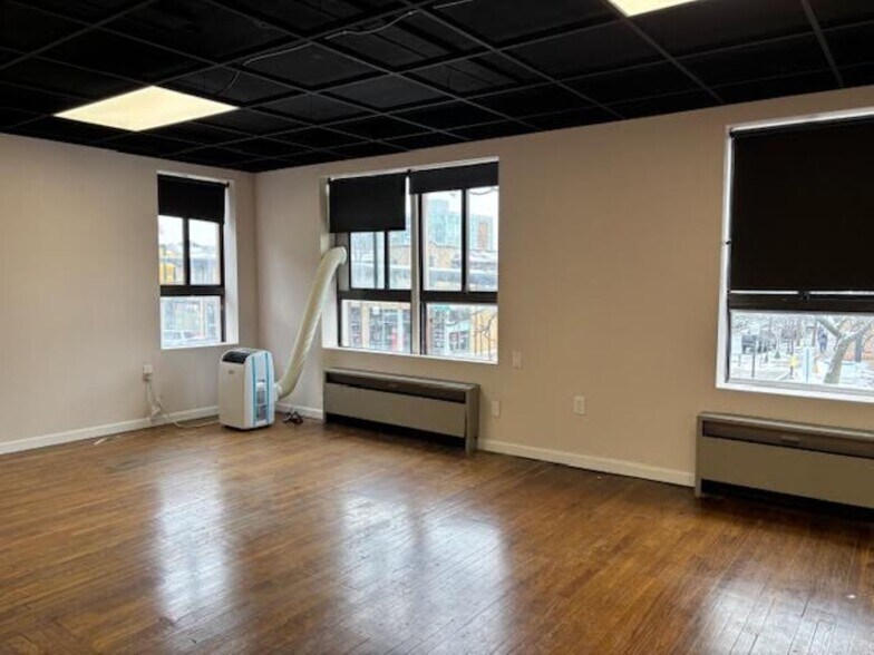 600 S Washington Ave, Royal Oak, MI à louer - Photo du bâtiment - Image 2 de 12