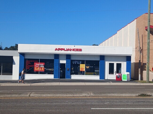 Plus de détails pour 528 S Missouri Ave, Clearwater, FL - Local d'activités à louer