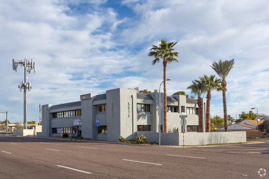 5815 N Black Canyon Hwy, Phoenix, AZ for lease - Primary Photo - Image 1 of 14