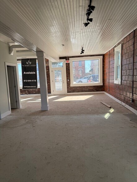 217 Main St, New Albany, IN à louer - Photo du bâtiment - Image 2 de 6
