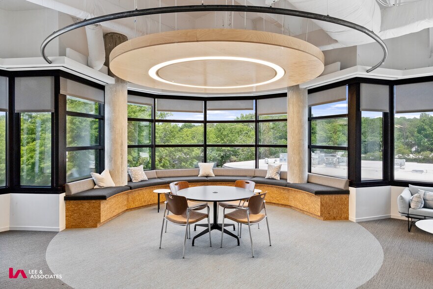 7840 Roswell Rd, Sandy Springs, GA for sale - Interior Photo - Image 1 of 1