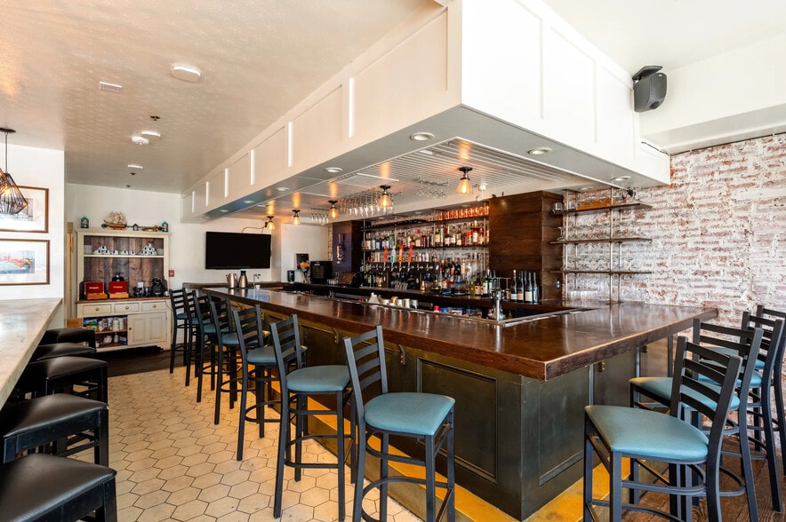814 S Broadway, Baltimore, MD for lease - Interior Photo - Image 3 of 6