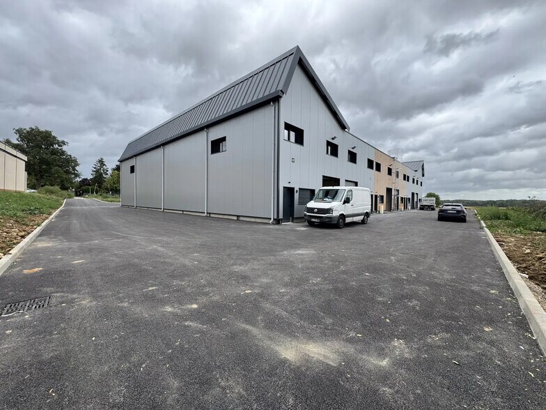 Flex in Hérouville-en-Vexin for lease - Building Photo - Image 2 of 13