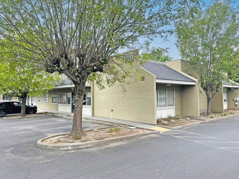 1420 Guerneville Rd, Santa Rosa, CA à louer - Photo du bâtiment - Image 2 de 2