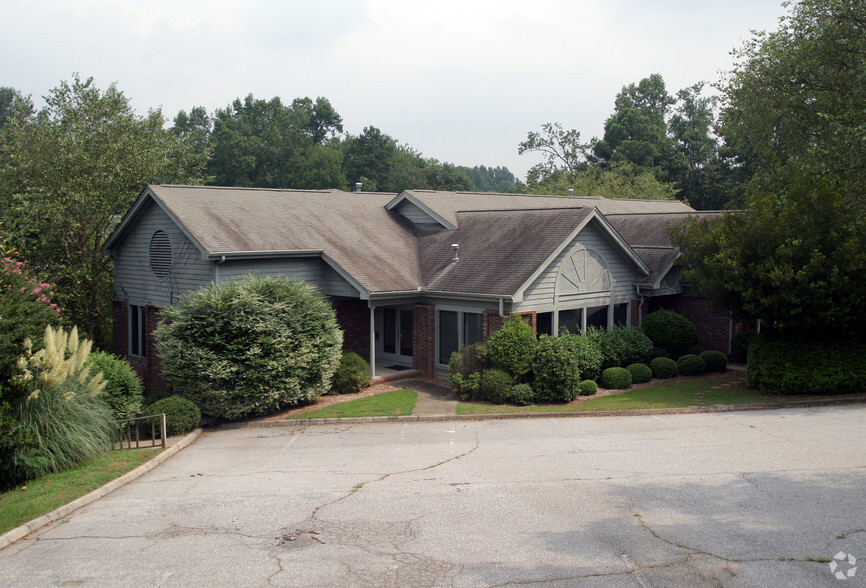 2510 Wade Hampton Blvd, Greenville, SC for lease - Building Photo - Image 2 of 11