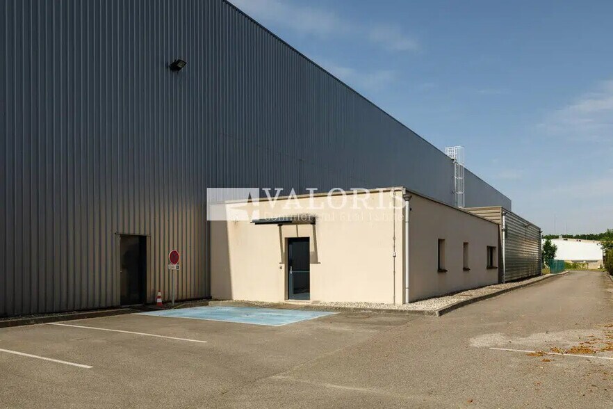 Flex dans Miribel à louer - Photo du bâtiment - Image 2 de 8