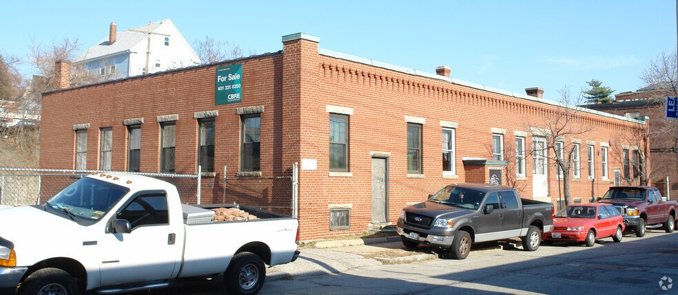 235-241 W Park St, Providence, RI à louer - Photo du bâtiment - Image 3 de 3