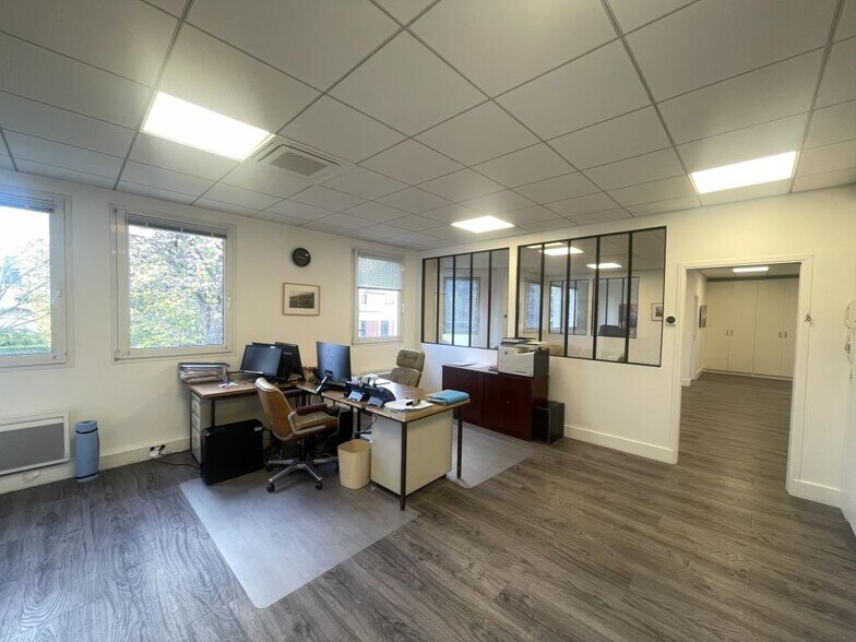 Bureau dans Nanterre à louer - Photo intérieure - Image 2 de 24