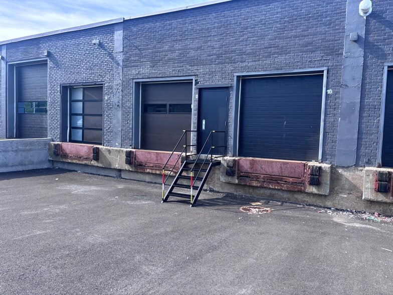 605 Boul Iberville, Repentigny, QC à louer - Photo du bâtiment - Image 2 de 8
