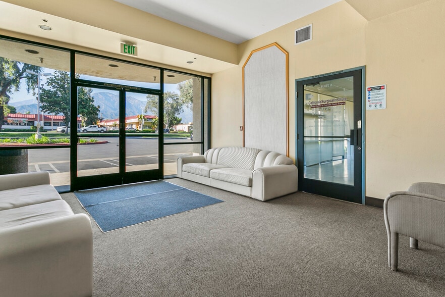 930 W Foothill Blvd, Upland, CA for sale - Building Photo - Image 3 of 14