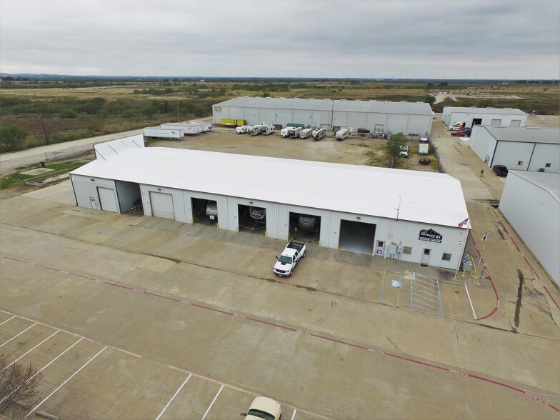 2269 N Masch Branch Rd, Denton, TX à louer - Photo du bâtiment - Image 1 de 21