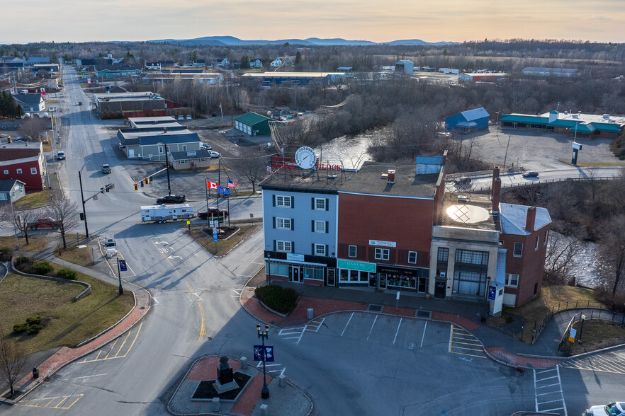 4 Market Sq, Houlton, ME à vendre - Photo du bâtiment - Image 2 de 54