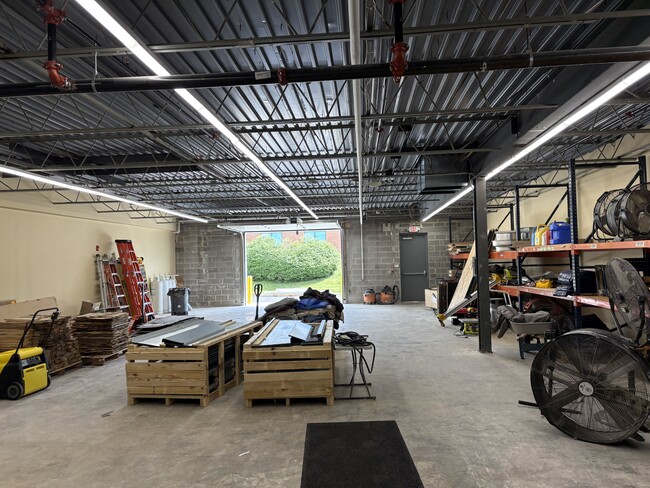 Plus de détails pour 104 Witmer Rd, Horsham Township, PA - Local d'activités à louer