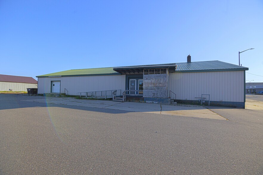 105 Ash Ave NE, Wadena, MN à vendre - Photo du bâtiment - Image 3 de 25