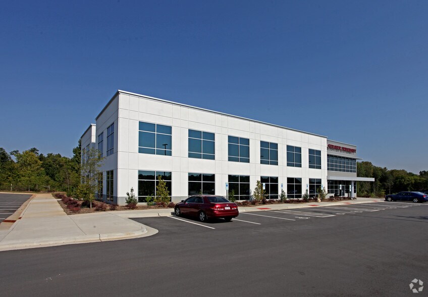 7870 Commons Park Cir NW, Concord, NC à vendre - Photo du bâtiment - Image 3 de 7