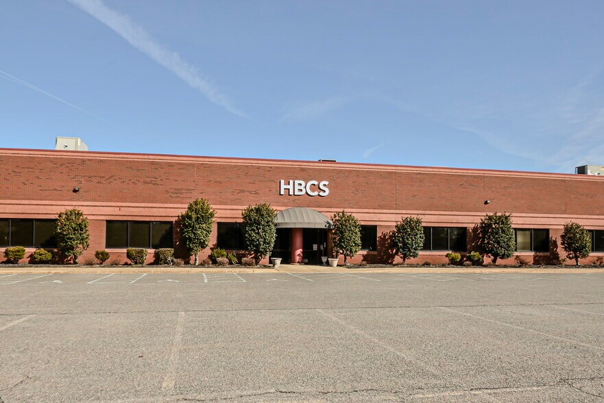 118 Lukens Dr, New Castle, DE for lease - Building Photo - Image 1 of 109