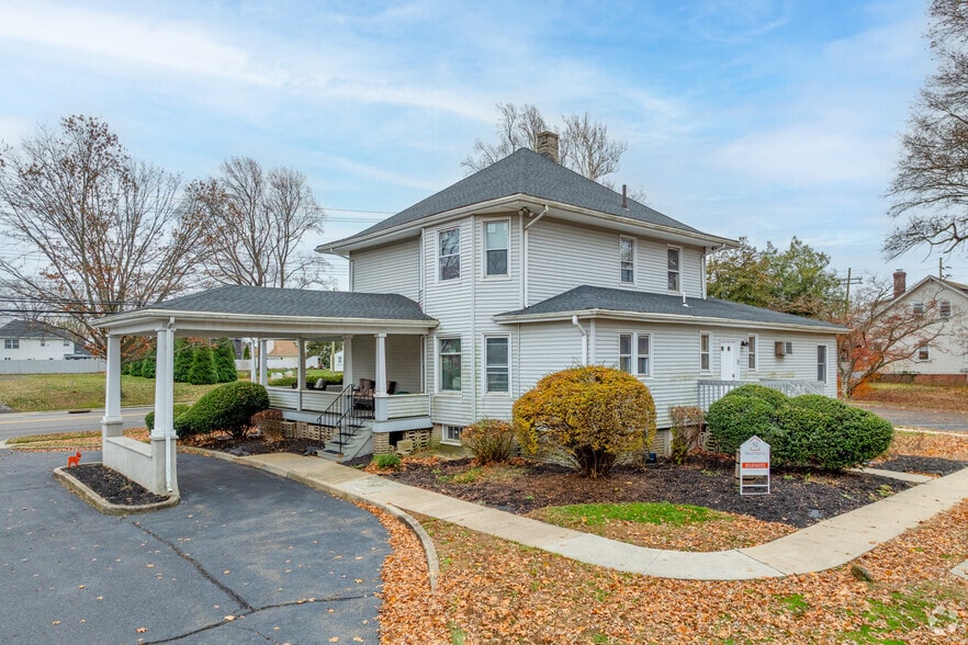 149 W Main St, Freehold, NJ à louer - Photo du bâtiment - Image 3 de 20