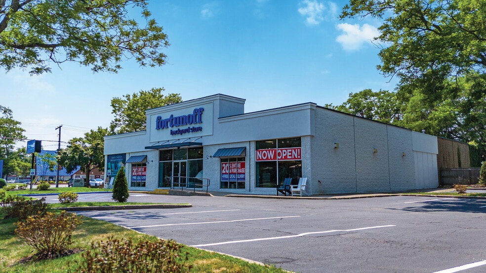 269 Old Walt Whitman Rd, Huntington Station, NY for sale - Building Photo - Image 1 of 6