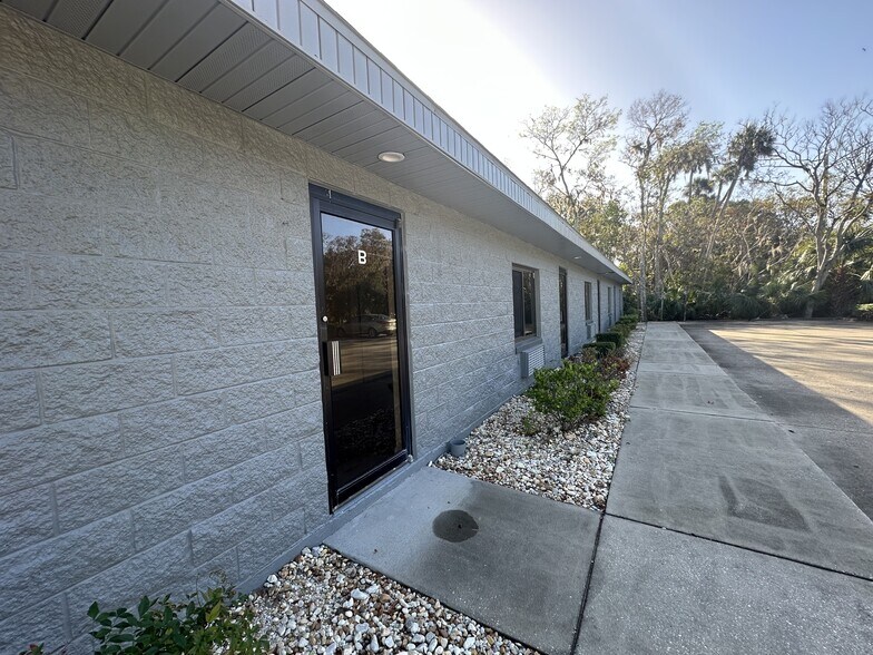 4261 Spruce Creek Rd, Port Orange, FL à louer - Photo du bâtiment - Image 2 de 4