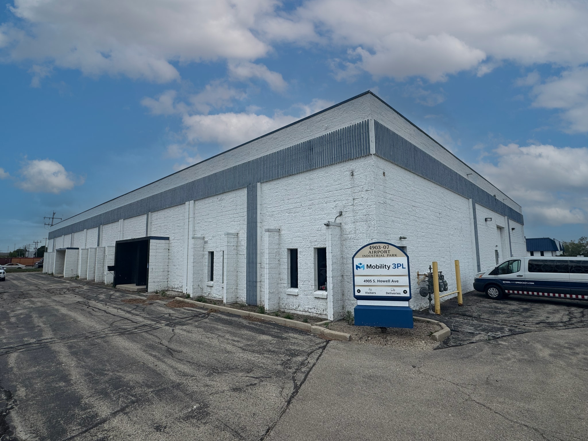 4903-4907 S Howell Ave, Milwaukee, WI for lease Building Photo- Image 1 of 2