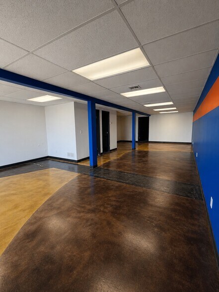 3601 W Harry St, Wichita, KS à louer - Photo du bâtiment - Image 3 de 9