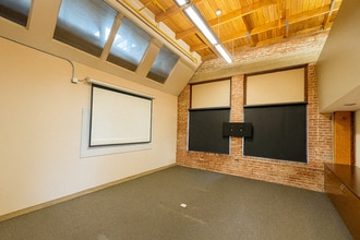 2130-2220 Livingston St, Oakland, CA for lease Interior Photo- Image 2 of 13