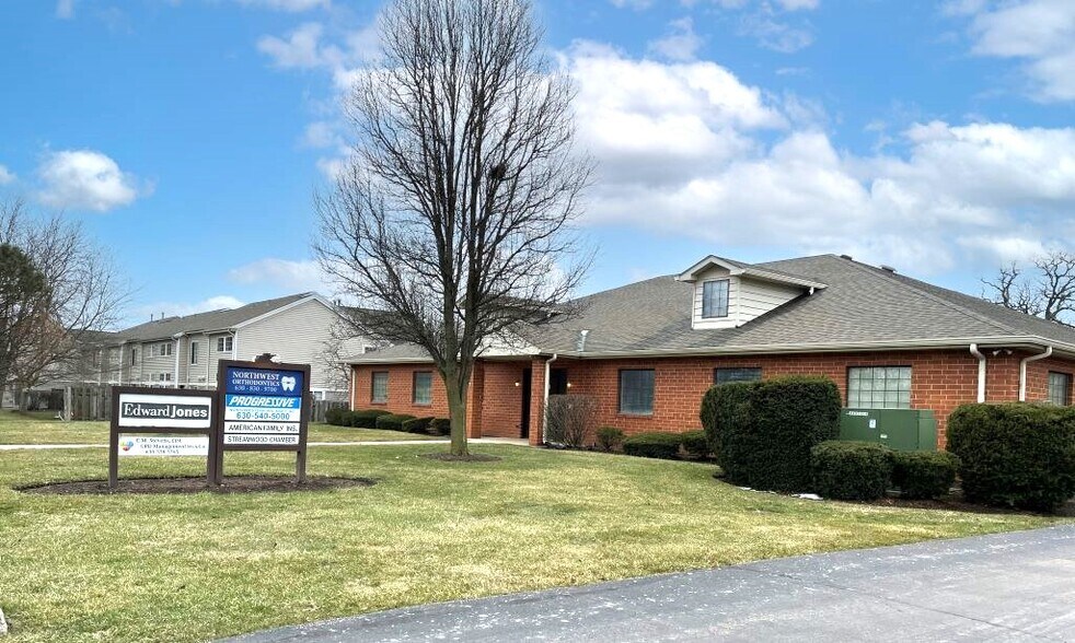 820 S Bartlett Rd, Streamwood, IL à louer - Photo du bâtiment - Image 3 de 3