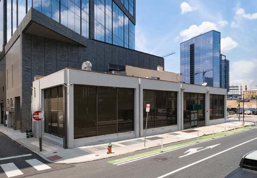 2200-2202 Market St, Philadelphia, PA for lease - Building Photo - Image 2 of 5