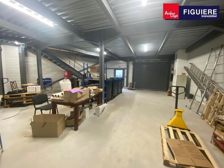 Flex in Salon-de-Provence for lease - Building Photo - Image 1 of 15