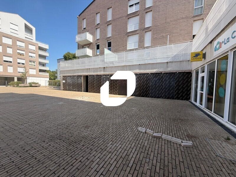 Retail in Neuilly-sur-Marne for lease Building Photo- Image 1 of 11