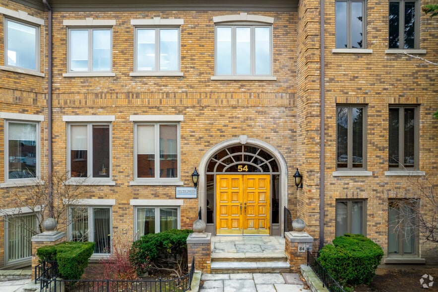40-54 Village Centre Ct, Mississauga, ON à louer - Photo du bâtiment - Image 3 de 5