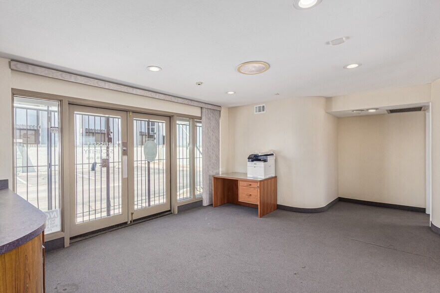 8545 N Black Canyon Hwy, Phoenix, AZ à vendre - Photo du bâtiment - Image 2 de 25