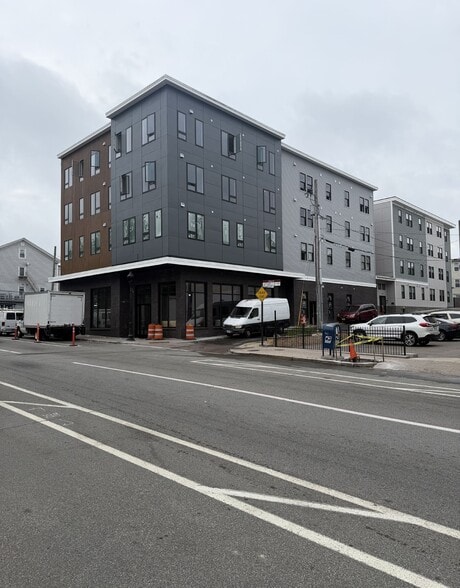 386 Atwells Ave, Providence, RI for lease - Building Photo - Image 2 of 5