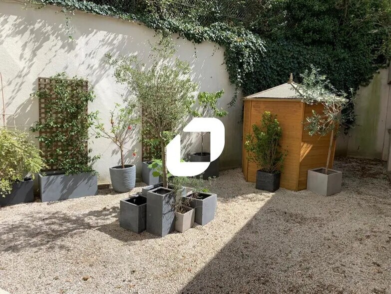 16 Rue Rottembourg, Paris à vendre - Photo du bâtiment - Image 3 de 15