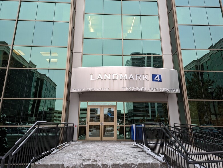 1628 Dickson Ave, Kelowna, BC for lease - Primary Photo - Image 1 of 1