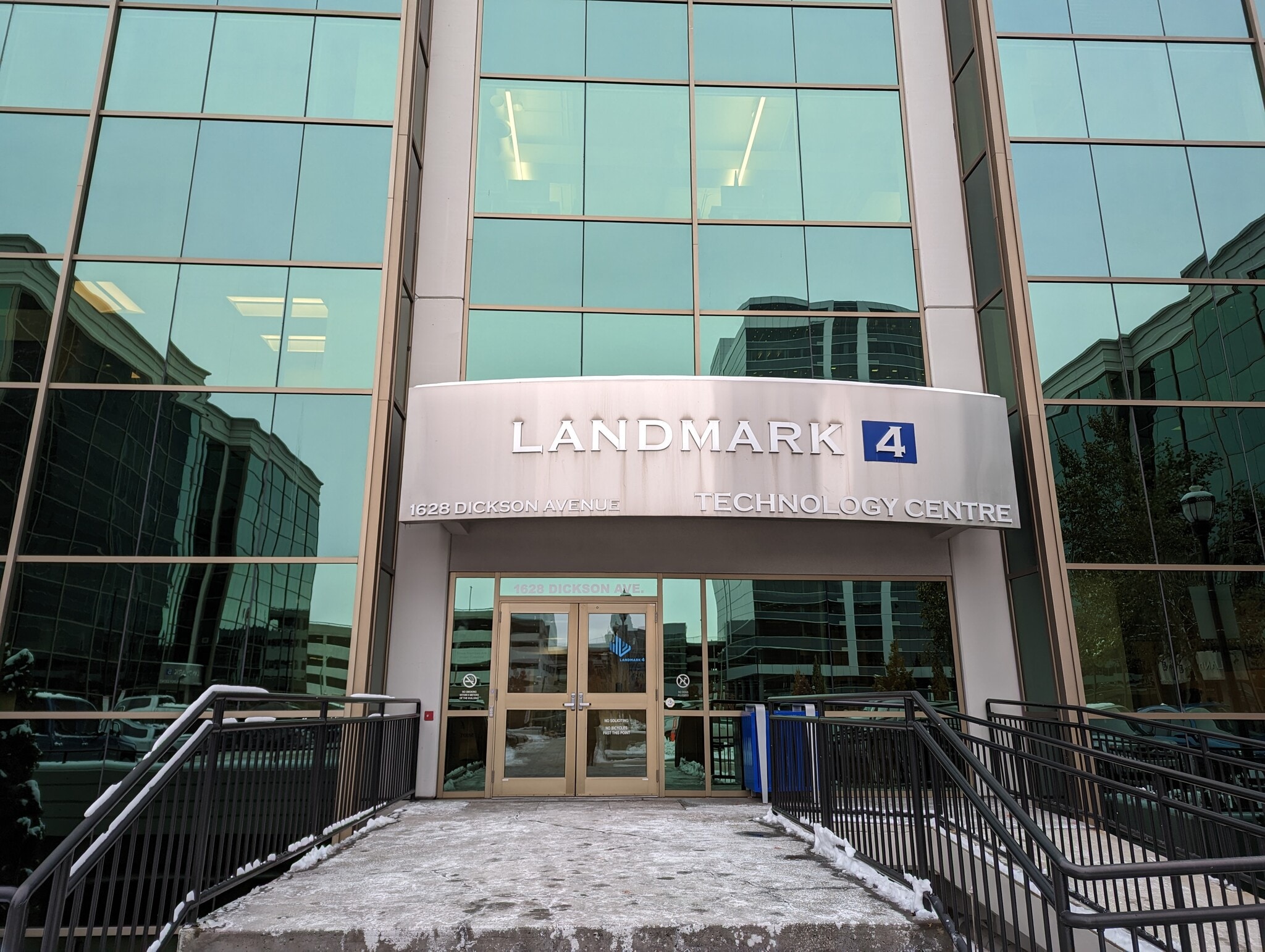 1628 Dickson Ave, Kelowna, BC for lease Primary Photo- Image 1 of 2