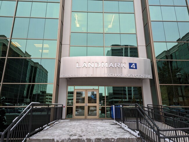 Plus de détails pour 1628 Dickson Ave, Kelowna, BC - Bureau à louer